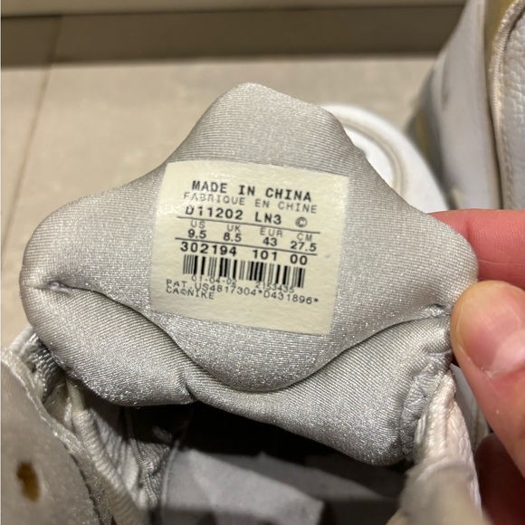 Vintage nike air high top shoes. Size 9.5 - Picture 3 of 5